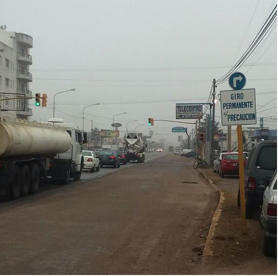 Falta de la luz de giro permanente de ruta 9 y Alem