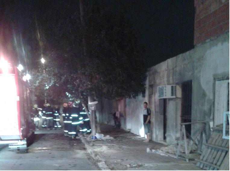 Incendio en una vivienda ubicada en calle Pasaje Parque 1390 en la madrugada del día domingo