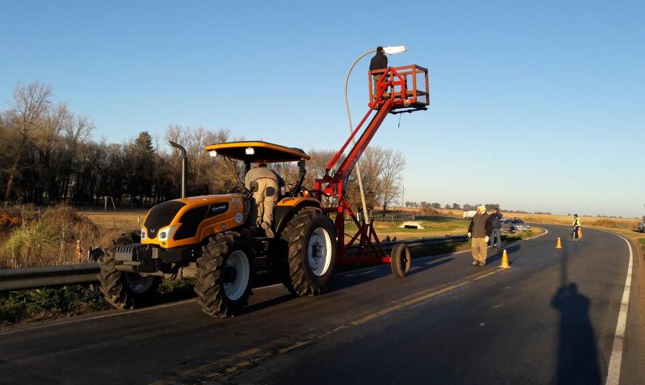 Se inició la colocación de luminarias led en el puente de ruta 12
