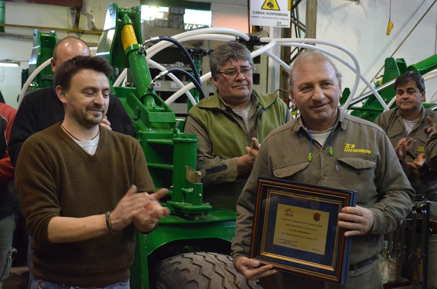 Cruz Alta.- Distinción a la empresa Pierobon y clausura preventiva de curtiembre