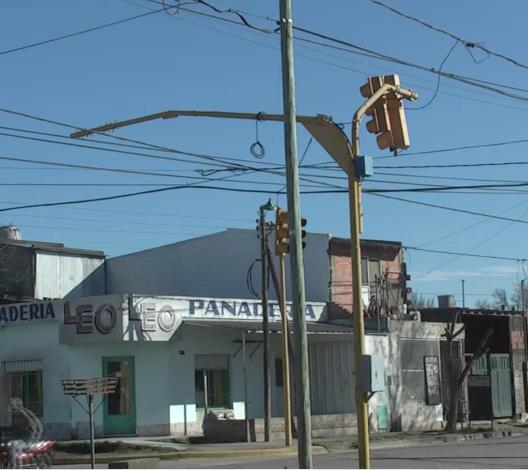 Tiempo récord de funcionamiento para el semáforo de calle Florentina Rosa y Libertad