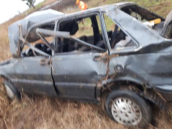 Despiste y vuelco de un automóvil en Camilo Aldao con una persona fallecida