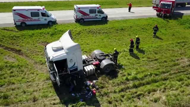 Despiste y vuelco de un camión en autopista el día miércoles