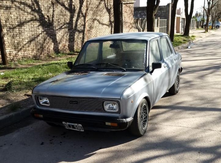 Incendio en el motor de un automóvil en ruta 9 y calle Vélez Sársfield