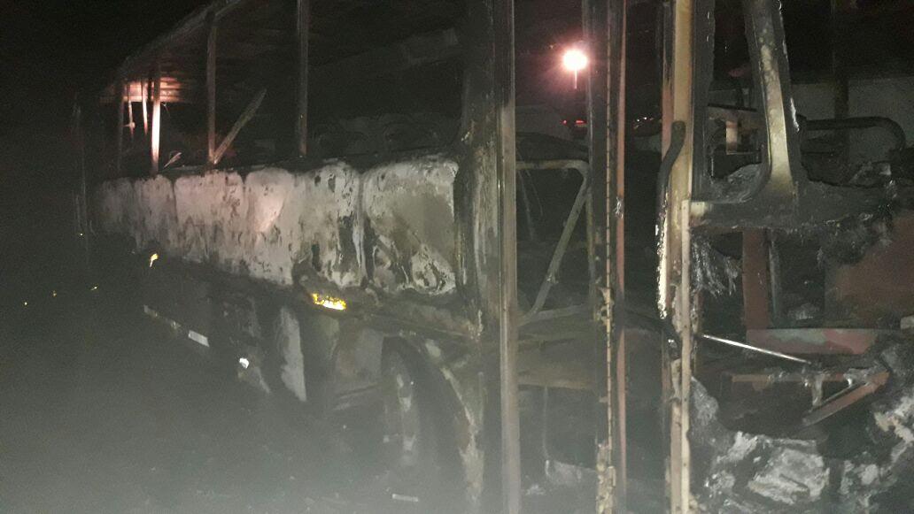 Leones: Incendio de dos colectivos en desuso propiedad de Francucci