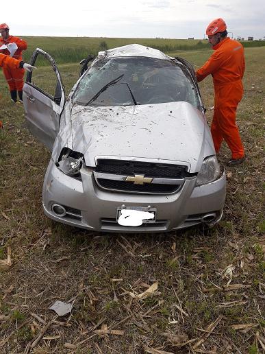 Vuelco en solitario en autopista en Leones