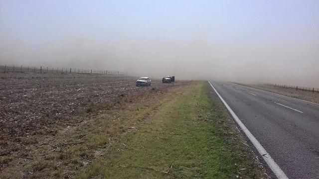 Leones: Incendio en un campo y choque entre cuatro vehículos en ruta 9 como consecuencia del intenso viento