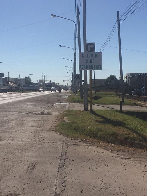Dudas con cartel de giro permanente de ruta 9 y Azcuénaga