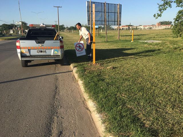 Quien ordenó colocar los carteles?… Quien decidió sacarlos?…