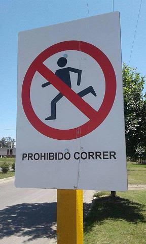 Quien ordenó colocar los carteles?… Quien decidió sacarlos?…