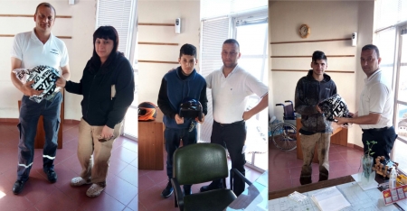 Transito y la entrega gratuita de cascos protectores