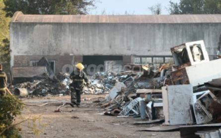 Incendio de depósito de chatarras ubicado en ruta 9 en Cañada de Gómez