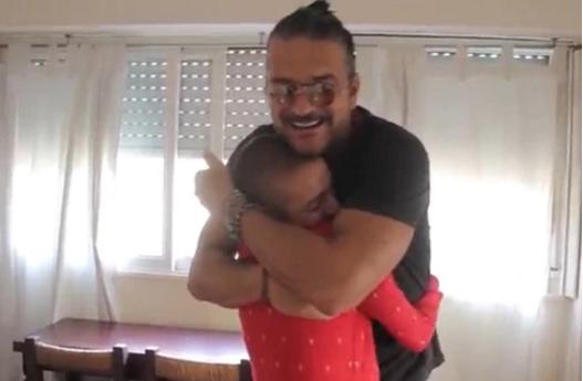 El conmovedor gesto de Ricardo Arjona con una nena argentina que tiene cáncer: «Tu sonrisa fue el mejor premio»