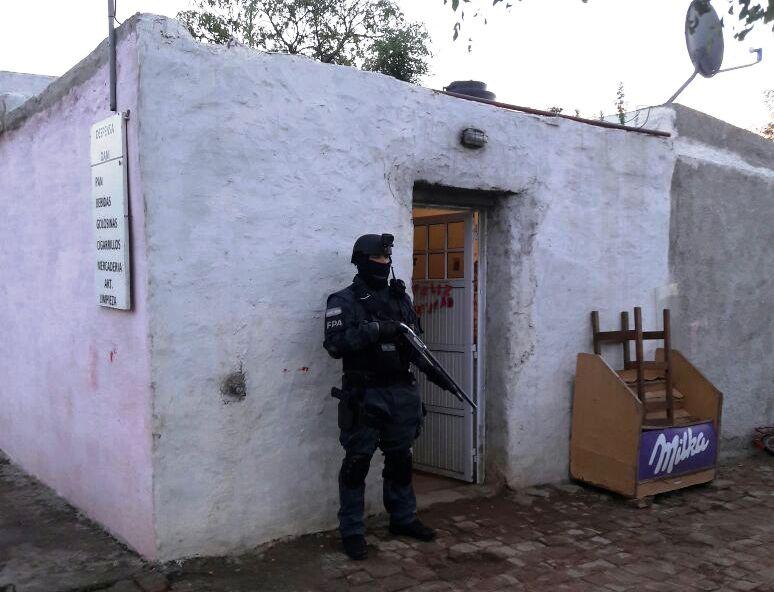 Leones: Procedimiento por drogas de FPA con un detenido