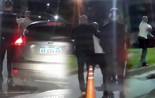 La discusión de Sampaoli en un control policial: “Boludo, cobrás 100 pesos al mes”