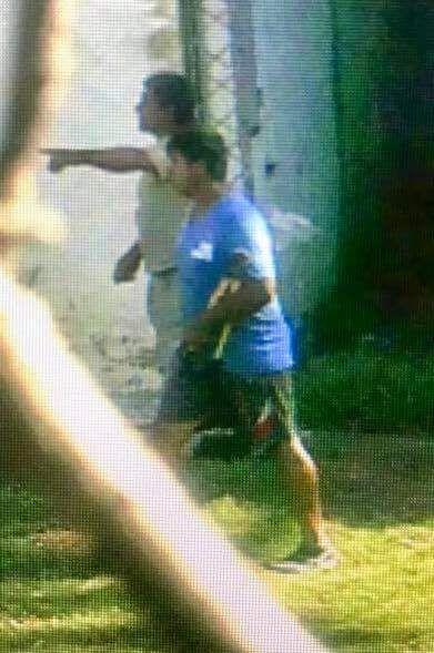 Mediante cámaras captaron a los sujetos que ingresaron en su campo y publicaron las imágenes en las redes sociales