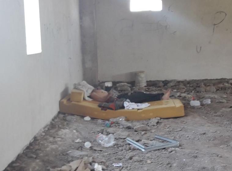 Inquietud ante la presencia de una persona pernoctando en el edificio del Centro Cívico