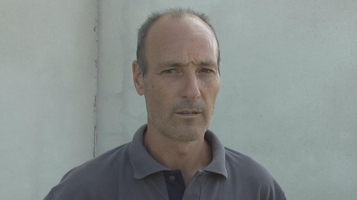 Al ingresar al galpón previo a cortar cadenas nos encontramos con gente en el interior que estaba quemando residuos”