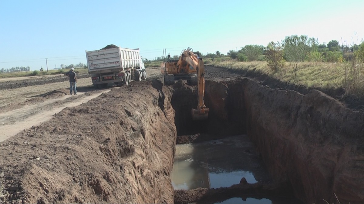 Trabajos de excavación para un nuevo lago Bianchi