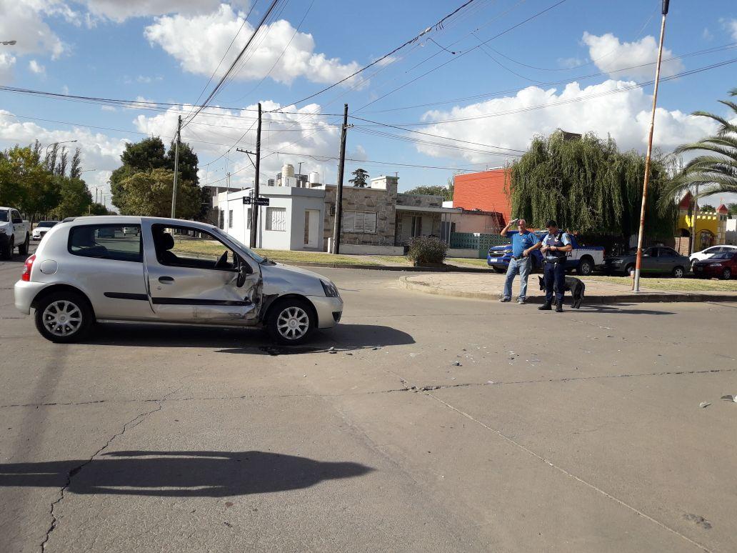 Choque entre dos vehículos en Pedro Lino Funes y Sáenz Peña