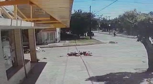 Choque y fuga entre dos motos