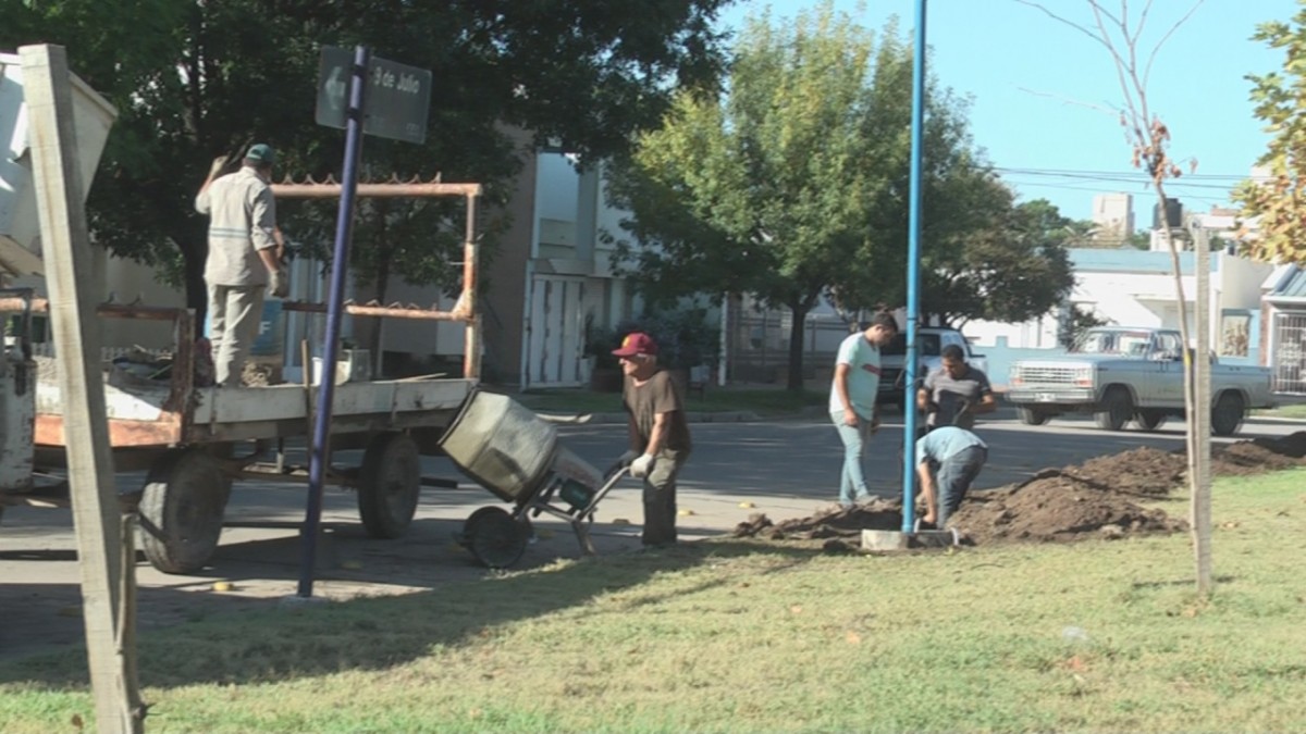 Colocación de luminarias led y un gimnasio para plaza Sarmiento