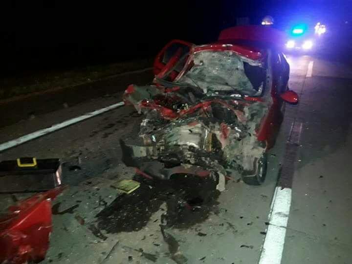 Tortugas: Choque entre un camión de Marcos Juárez y un automóvil en autopista