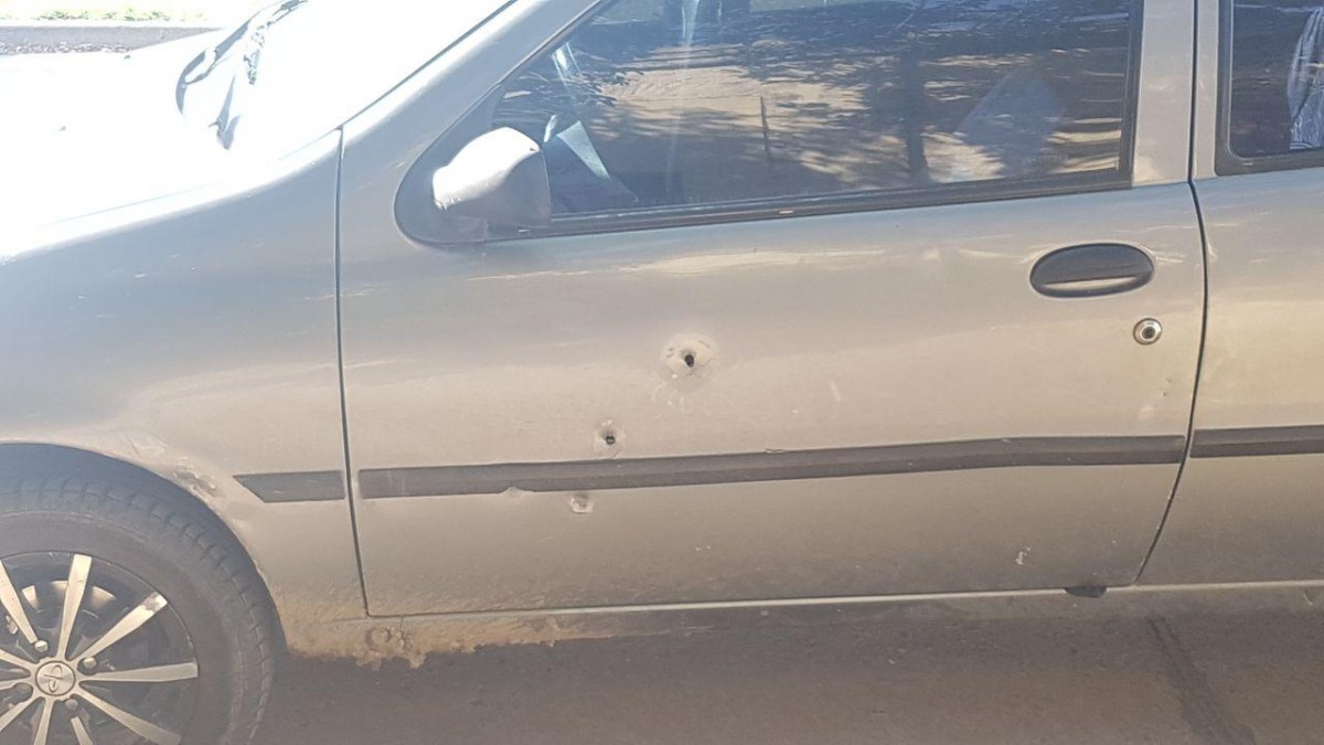 El Trébol: Un auto baleado en la vía pública y con importante cantidad de droga en su interior