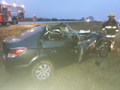 Choque por alcance en autopista entre un automóvil y un camión en Leones