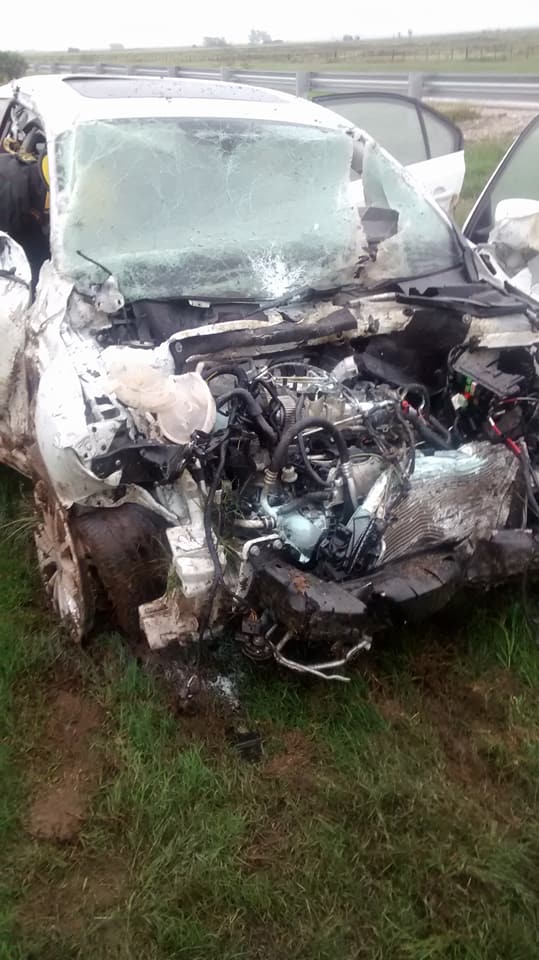 Despiste de un automóvil y posterior colisión con guardarrail en autopista en General Roca