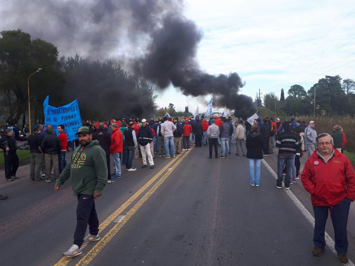 Firmat: Empleados de Vassalli cortan ruta 33