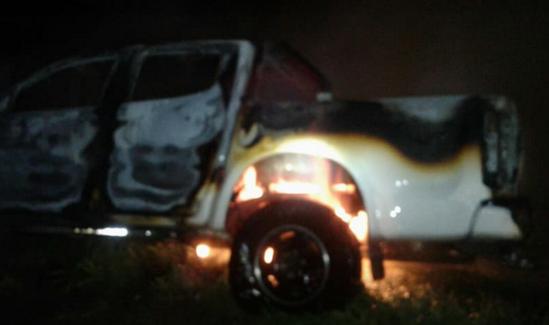 Incendio total de una pick up en autopista en General Roca