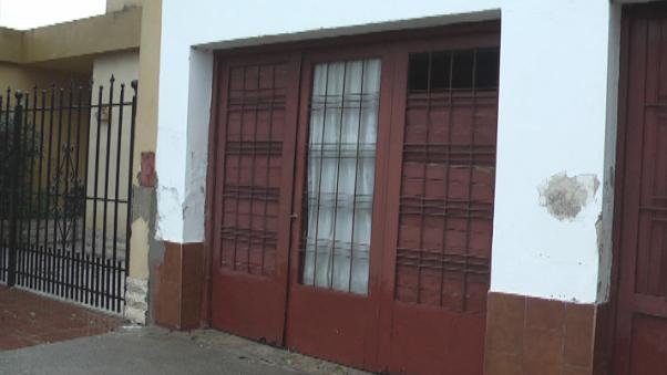 Violentaron una ventana y puerta de una vivienda y sin ocasionar desorden sustrajeron dinero de un ropero