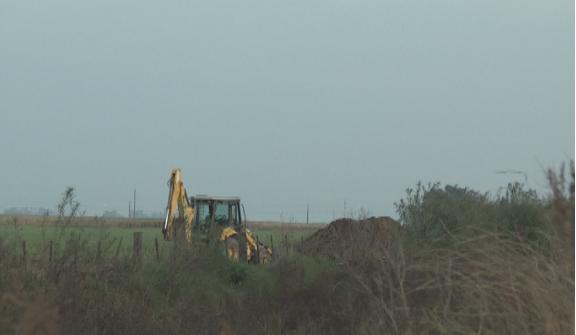 Primeros camiones de tierra para el barrio San Josè