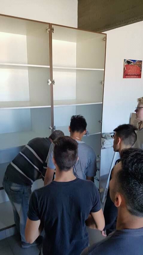 Alumnos del taller de carpintería del IPET 51 también realizaron un armario para el cuartel de Bomberos Voluntarios de Marcos Juàrez