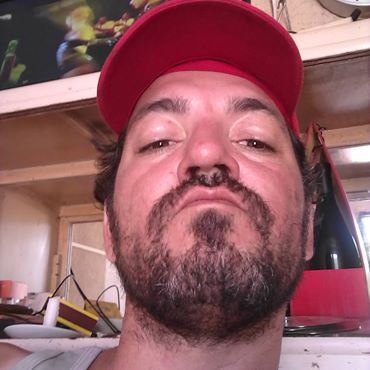 Hallazgo de un joven de 38 años sin vida en su vivienda en calle San Juan 1845