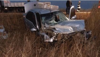 Choque entre remis y camión en ruta 6 en Monte Buey