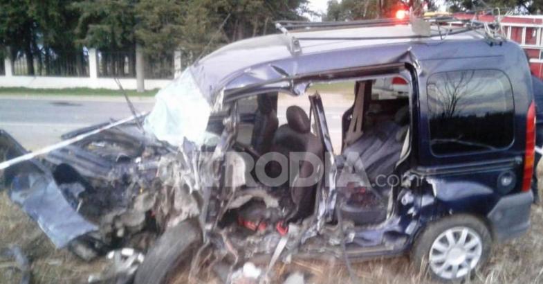 Cañada de Gómez.- Choque frontal entre dos vehículos en ruta 9 con cuatro personas fallecidas