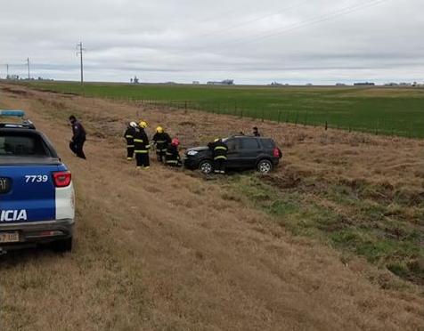 Vuelco en solitario de un vehículo en ruta 12 con una persona de Monte Buey