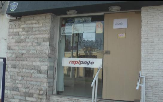 Le pegaron en el lugar exacto al blindex y la puerta se desgranó”