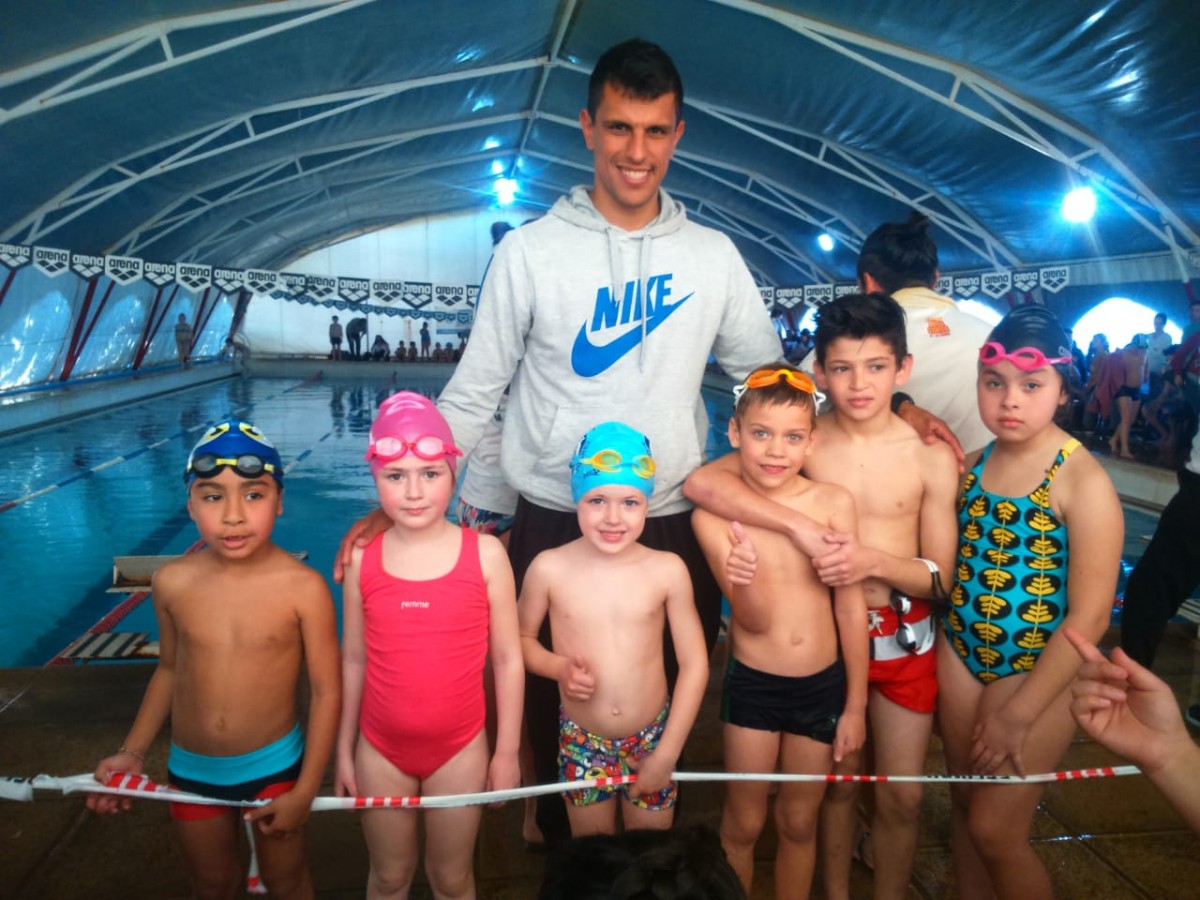 Los Delfines presentes en «Vamos a nadar»