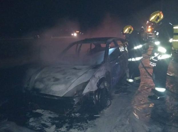 Incendio generalizado de un automóvil de Marcos Juàrez que trasladaba jugadores de Villa Argentina