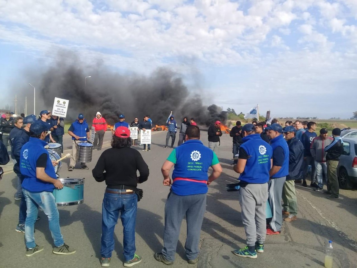 Armstrong: Paro nacional y manifestación de obreros de UOM sobre ruta 9