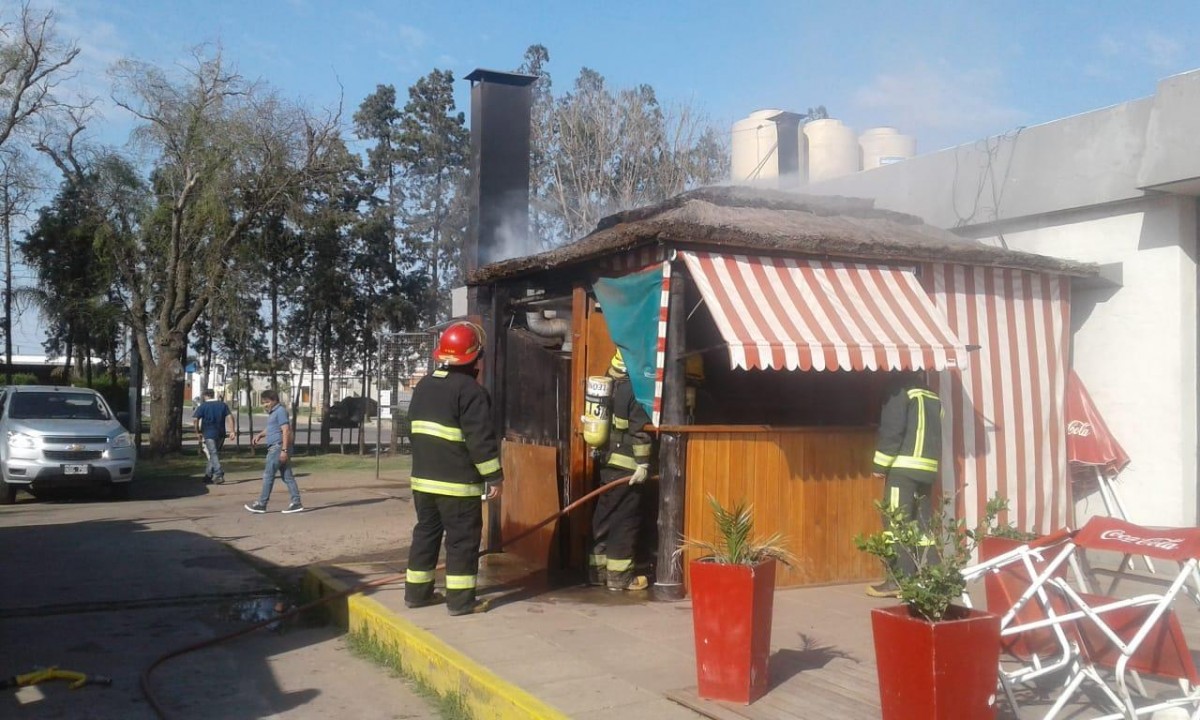 Incendio en el bar de la terminal de ómnibus de Leones