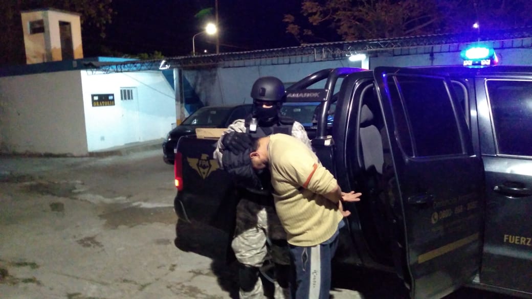 Cuatro allanamientos de FPA en la Ciudad con una pareja detenida
