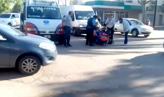 Accidente entre camioneta y moto.-