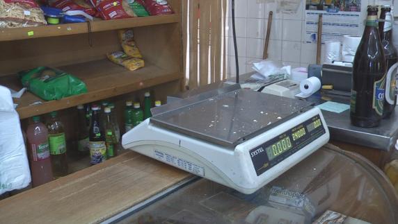 Ingresó una persona que pidió comida para llevar que habia que calentar y se llevó la caja registradora”