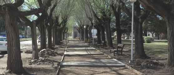 Veredas sin terminar en plaza Perón