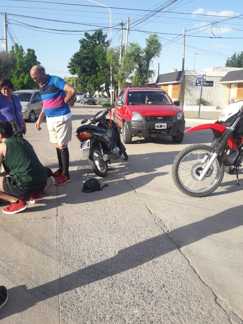 Accidente entre moto y chata.-