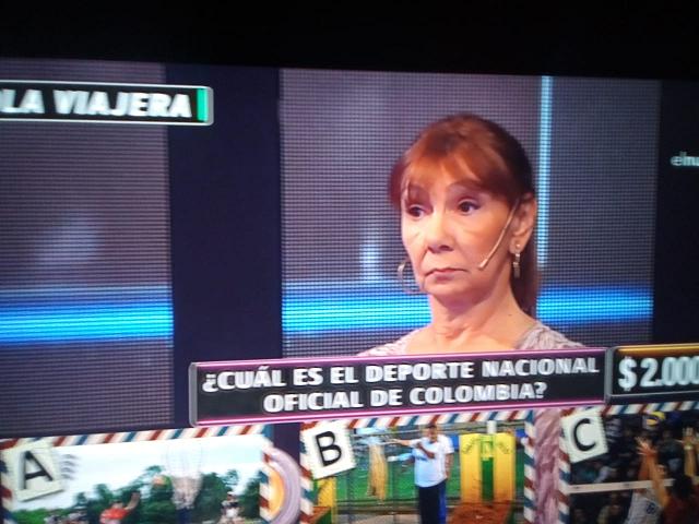 La marcosjuarense Adriana De la Mata participa de un programa de preguntas y respuestas en canal 9